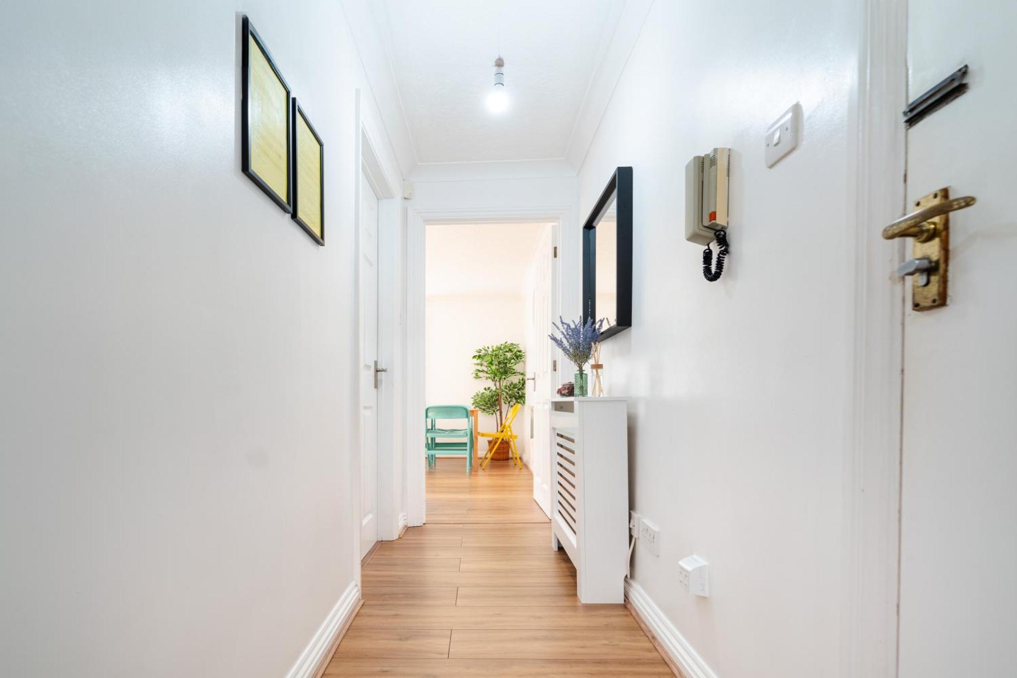 Appartamento Bright And Spacious Flat With Free Parking Londra