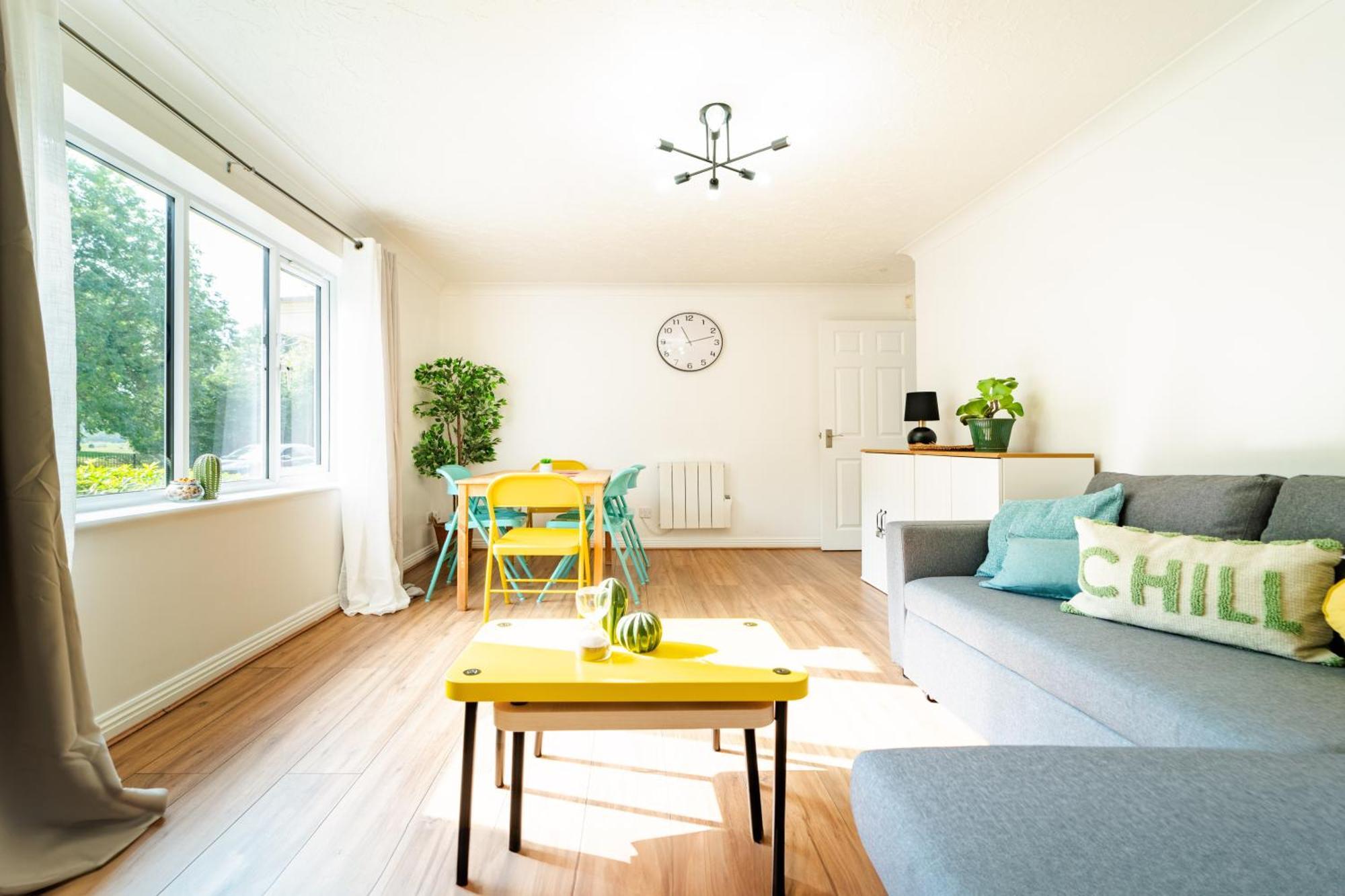 Bright And Spacious Flat With Free Parking Appartamento *